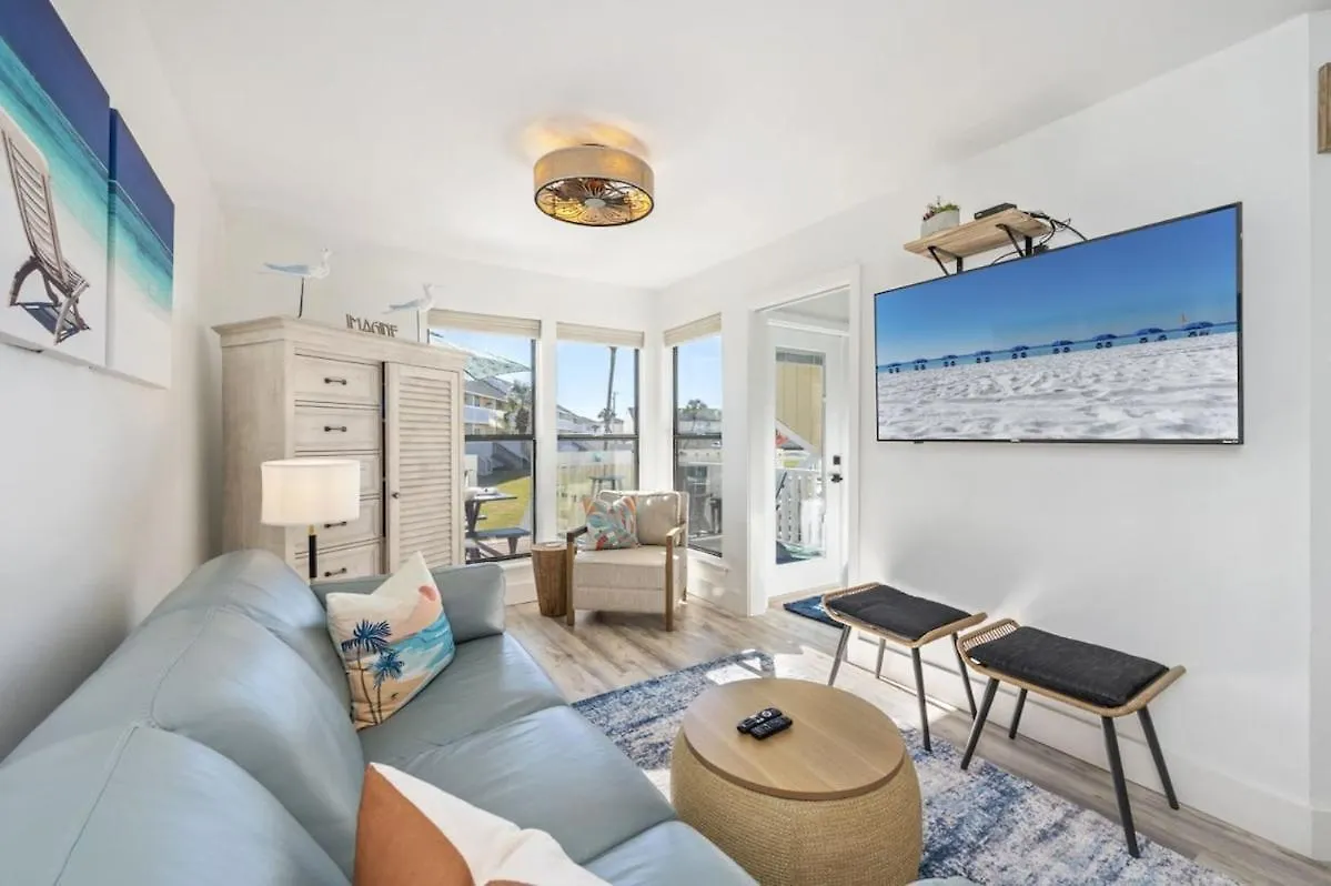 Emerald Gem Beach Svc Included Destin Holiday home