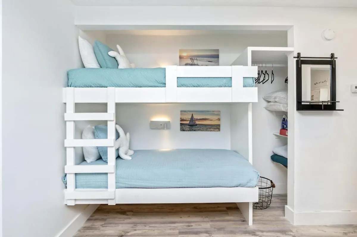 Emerald Gem Beach Svc Included Destin Holiday home